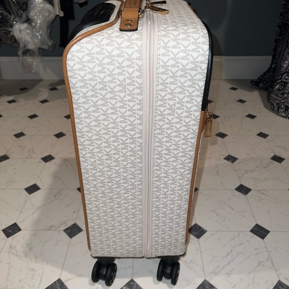 Michael Kors Brown and Cream Carry On - Picture 3 of 7